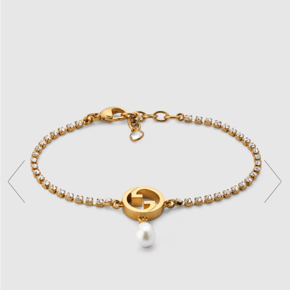 Gucci Gold and White Bracelet with Pearl and Circular Pendant